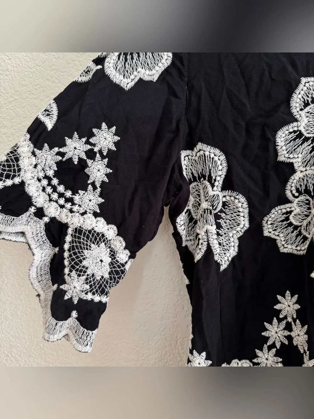 Solitaire Black White Boho Top Floral Embroidered Romantic Whimsy Fairy L - Picture 3 of 7